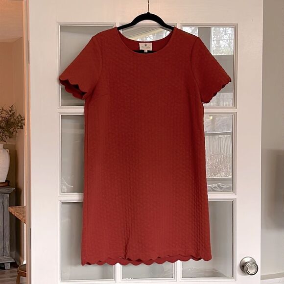 BETSEYS BOUTIQUE SHOP SHORT SLEEVE TEXTURED SCALLOP HEM DRESS SIZE M RUST - Picture 7 of 12